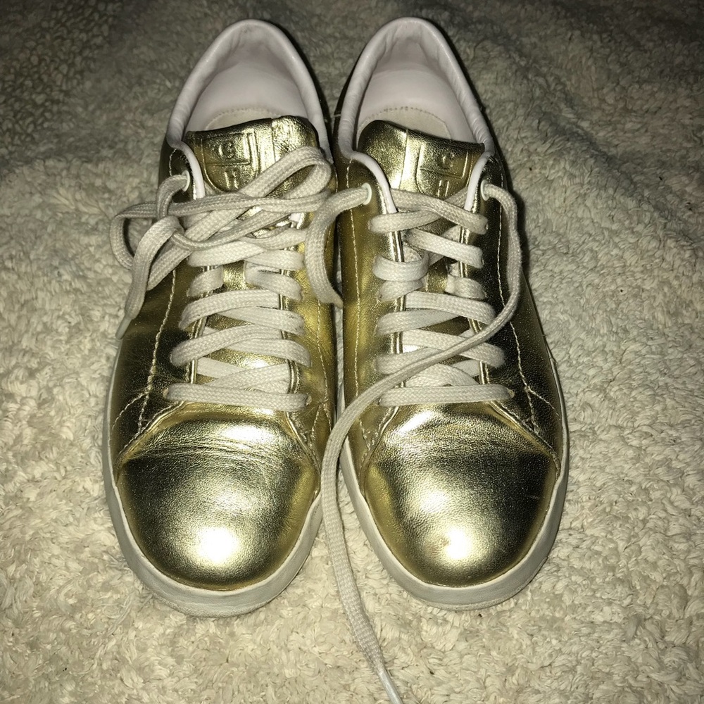 boys gold tennis shoes